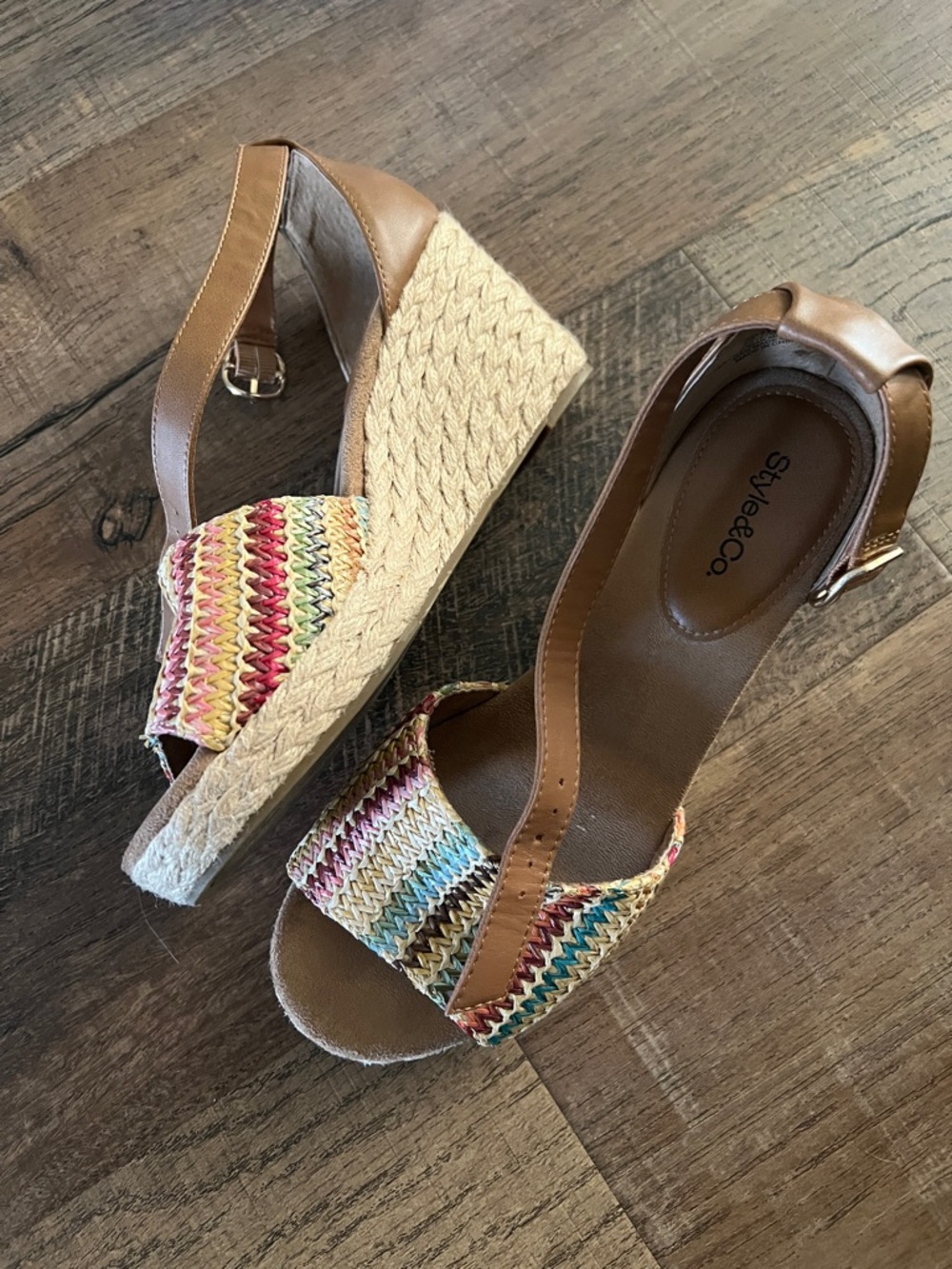 Women’s size 8
Style & Co. Multicolor Woven Espadrille Wedge Sandals - Tan